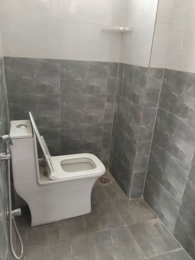 Bathroom, miyapur 3 Bedroom 1600 Sq.Ft. Apartment In Miyapur Hyderabad 10497681