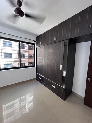 Room in 2 BHK Apartment at Prestige Finsbury Park Regent, Bagaluru – for Rent