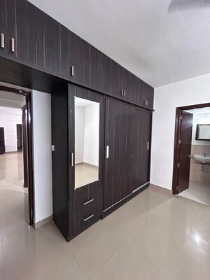 Room in 2 BHK Apartment at Prestige Finsbury Park Regent, Bagaluru – for Rent