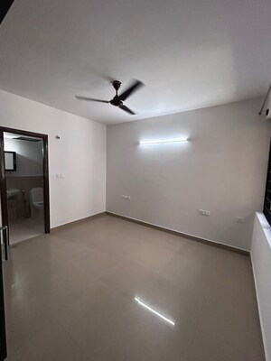 Room in 2 BHK Apartment at Prestige Finsbury Park Regent, Bagaluru – for Rent