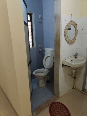 Bathroom in 1 BHK Apartment at Highland Pearl, Thane West – for Rent