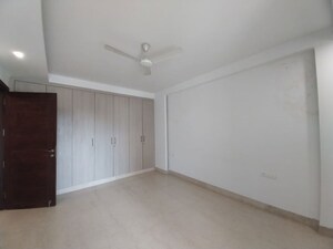 Room in 4 BHK Apartment at Vasant Vihar – for Rent