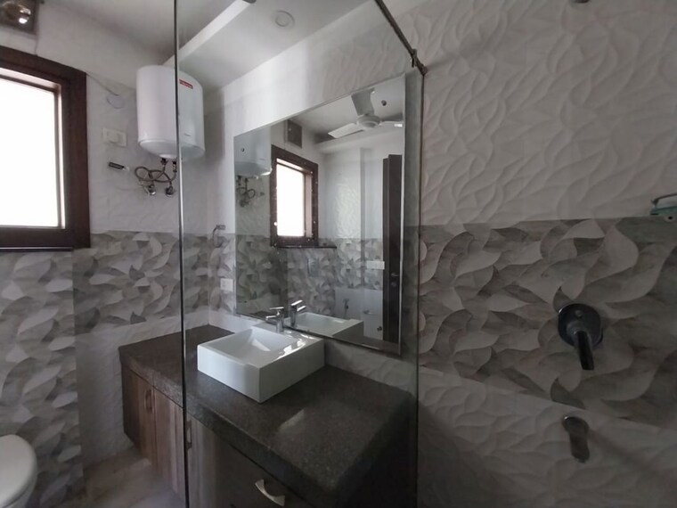 Bathroom, vasant vihar 4 Bedroom 3600 Sq.Ft. Apartment In Vasant Vihar Delhi 10497712