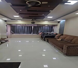 Living Room in 2.5 BHK Apartment at Dadar East – for Rent