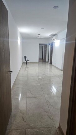 3 BHK + Servant Room Apartment For Rent in Emaar Palm Gardens