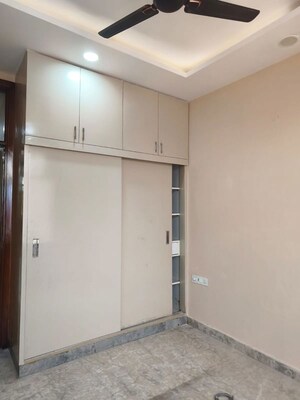 Room in 3 BHK Builder Floor at Paschim Vihar – for Rent
