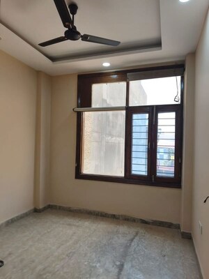 Room in 3 BHK Builder Floor at Paschim Vihar – for Rent