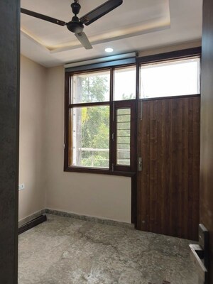 Room in 3 BHK Builder Floor at Paschim Vihar – for Rent