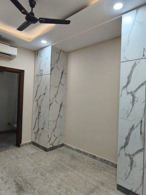 Room in 3 BHK Builder Floor at Paschim Vihar – for Rent