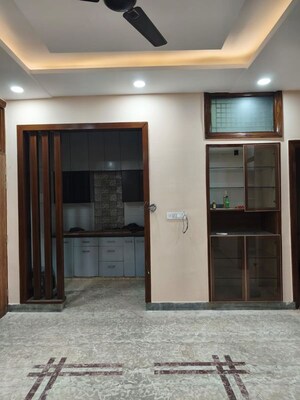 Room in 3 BHK Builder Floor at Paschim Vihar – for Rent