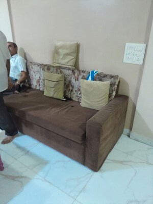 Bedroom in 2 BHK Apartment at Borivali East – for Rent