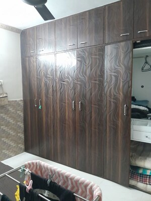Furnished Amenities in 2 BHK Apartment at Borivali East – for Rent