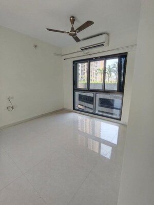 Room in 2.5 BHK Apartment at The Wadhwa Atmosphere, Mulund West – for Rent