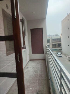 Building Lobby in 3 BHK Builder Floor at RPS Palm Drive, Sector 88 – for Rent