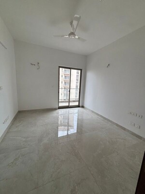 Room in 4 BHK Apartment at Shalimar One World Belvedere Court 3, Gomti Nagar – for Rent
