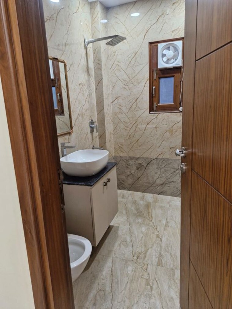 Bathroom, neb sarai 1 Bedroom 600 Sq.Ft. Builder Floor In Neb Sarai Delhi 10497873