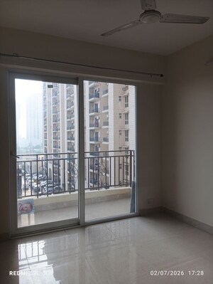 Room in 2 BHK Apartment at Signature Global Prime, Sector 63a – for Sale