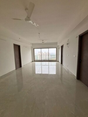 Room in 4 BHK Apartment at Shalimar One World Belvedere Court 3, Gomti Nagar – for Rent