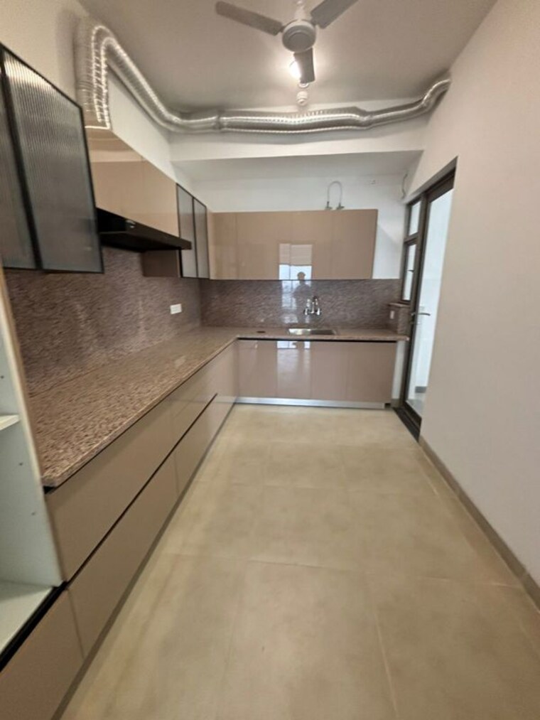 Kitchen, shalimar-one-world-belvedere-court-3 4 Bedroom 3220 Sq.Ft. Apartment In Gomti Nagar Lucknow 10497886