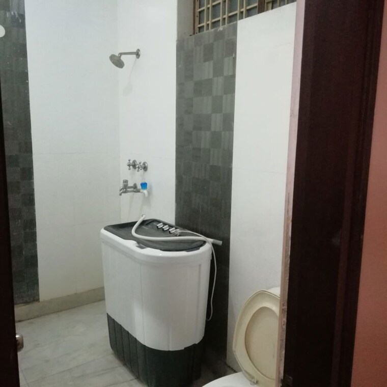 Bathroom, sector 49 2 Bedroom 164 Sq.Mt. Builder Floor In Sector 49 Noida 10497894
