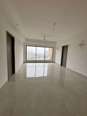 Room in 4 BHK Apartment at Shalimar One World Belvedere Court 3, Gomti Nagar – for Rent