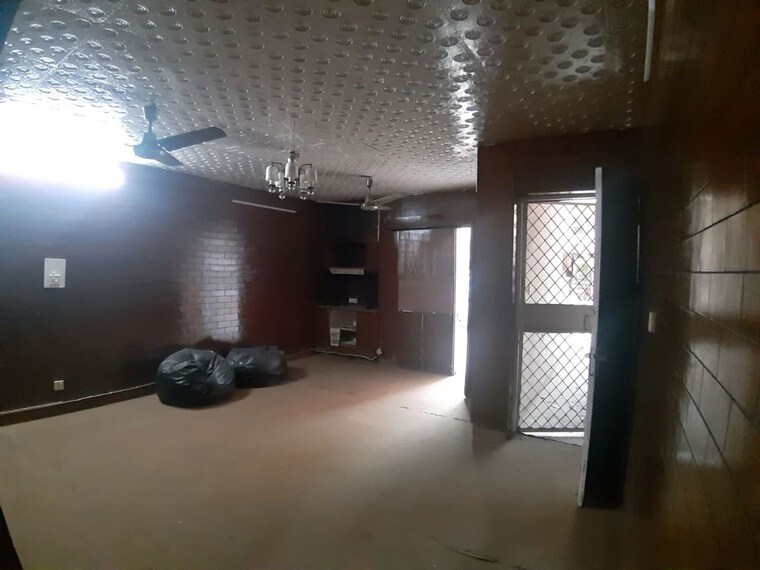 Room, sector 49 2 Bedroom 162 Sq.Mt. Builder Floor In Sector 49 Noida 10497902
