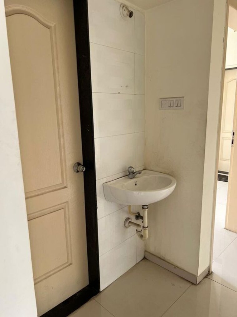 Bathroom, lohia-jain-megh-malhar-raga 2 Bedroom 1000 Sq.Ft. Apartment In Bavdhan Pune 10497901