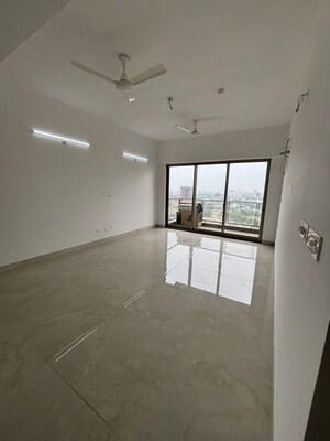 Room in 4 BHK Apartment at Shalimar One World Belvedere Court 3, Gomti Nagar – for Rent