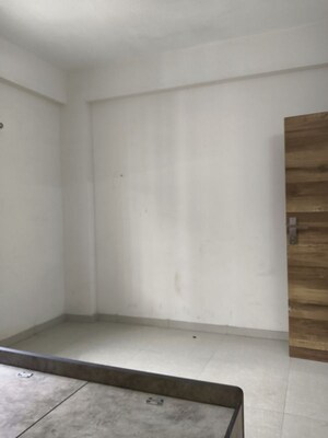 Room in 3 BHK Apartment at Ambawadi – for Rent