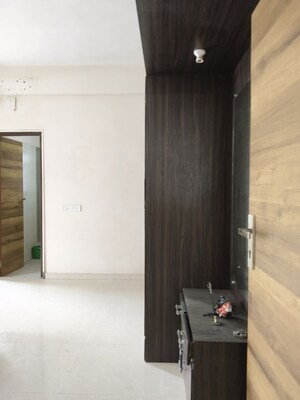 Furnished Amenities in 3 BHK Apartment at Ambawadi – for Rent