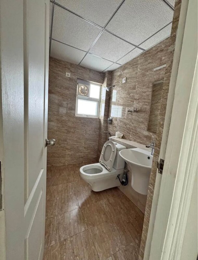Bathroom, shree-vardhman-victoria 2.5 Bedroom 1350 Sq.Ft. Apartment In Sector 70 Gurgaon 10497939