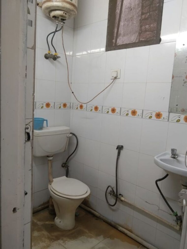 Bathroom, vasant kunj 2 Bedroom 800 Sq.Ft. Builder Floor In Vasant Kunj Delhi 10497903