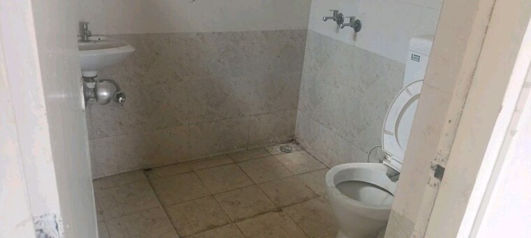 Bathroom, shree-vardhman-green-court 2 Bedroom 700 Sq.Ft. Apartment In Sector 90 Gurgaon 10497971