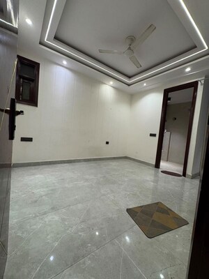 Room in 2 BHK Apartment at Chattarpur – for Rent