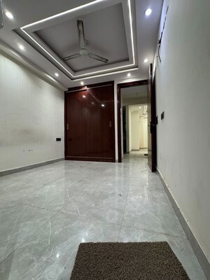Room in 2 BHK Apartment at Chattarpur – for Rent
