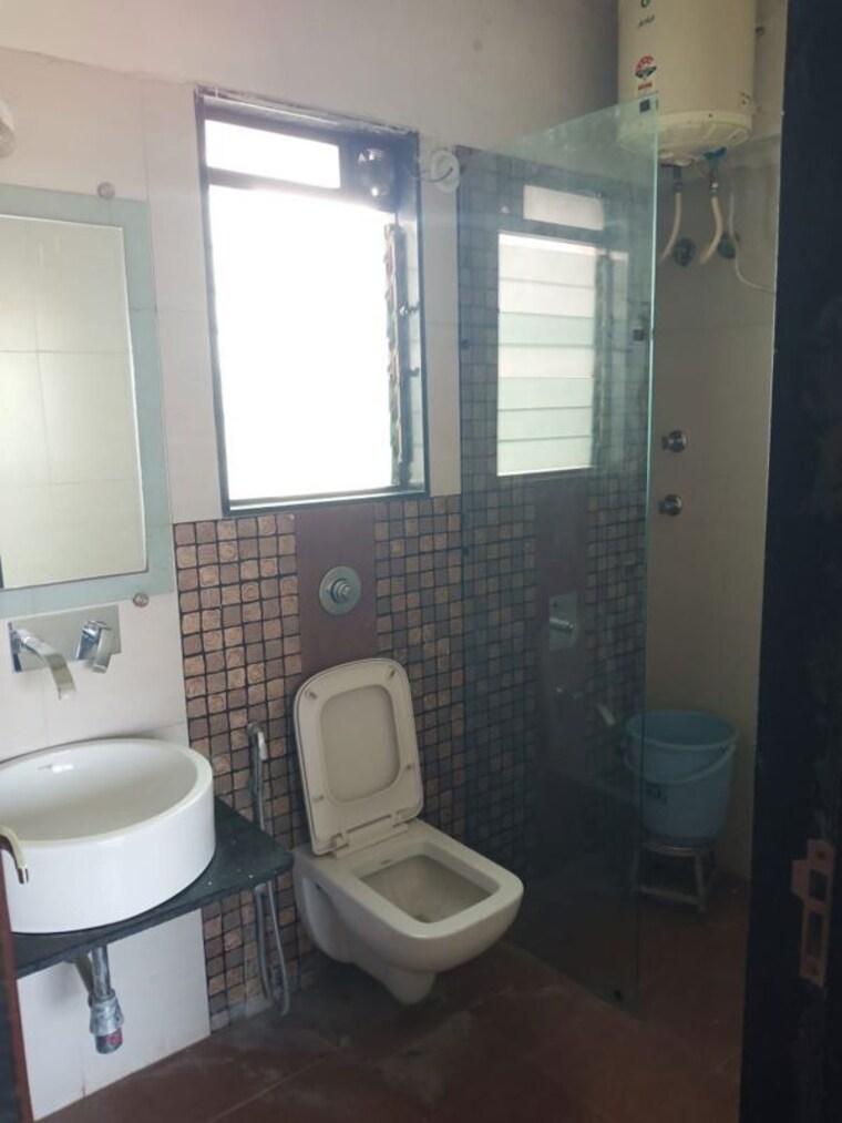 Bathroom, viva-hallmark 3 Bedroom 1500 Sq.Ft. Apartment In Bavdhan Pune 10497993