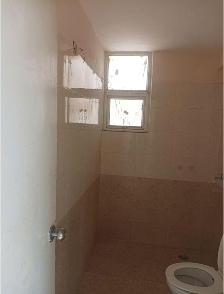 Bathroom, shree-vardhman-green-court 2 Bedroom 636 Sq.Ft. Apartment In Sector 90 Gurgaon 10498006