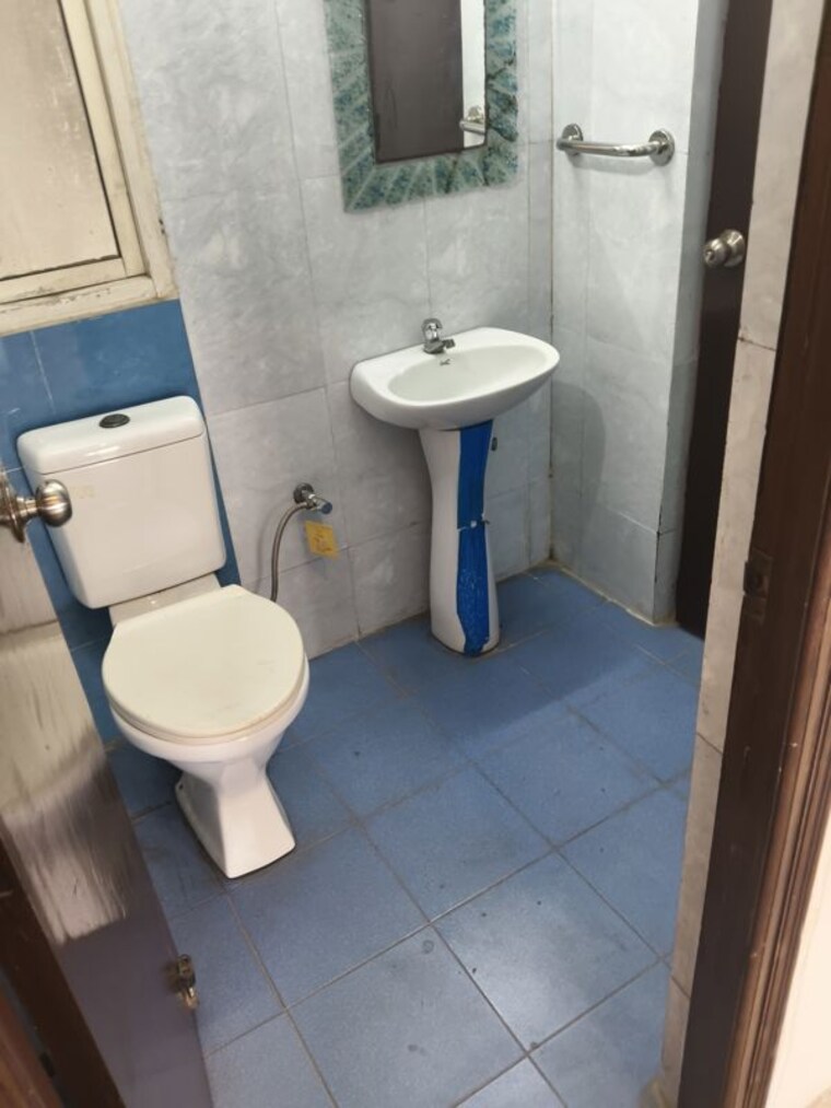 Bathroom, gardenia-grace 3.5 Bedroom 1750 Sq.Ft. Apartment In Sector 61 Noida 10497995