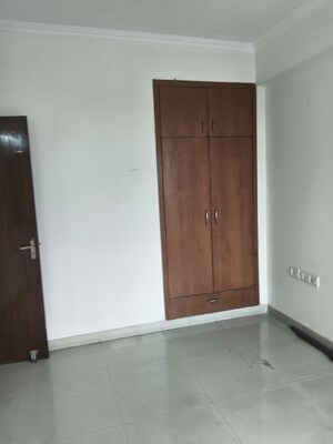 Room in 3.5 BHK Apartment at Gardenia Grace, Sector 61 – for Rent
