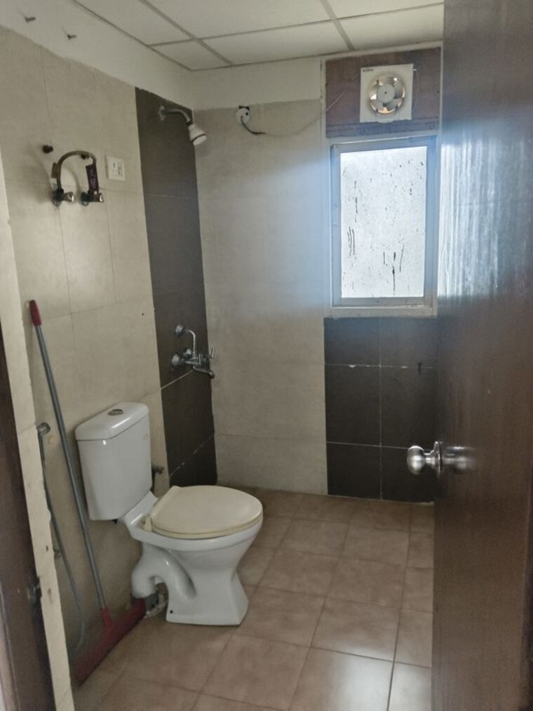 Bathroom, gardenia-grace 3.5 Bedroom 1750 Sq.Ft. Apartment In Sector 61 Noida 10497995