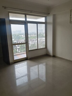 Room in 3.5 BHK Apartment at Gardenia Grace, Sector 61 – for Rent