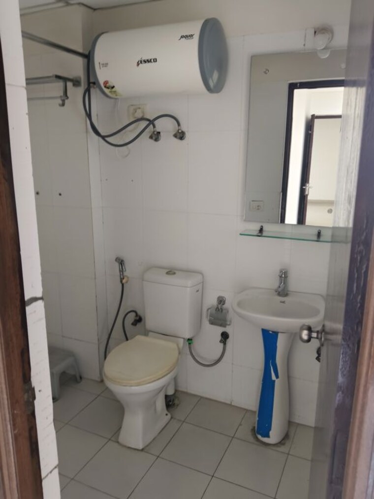 Bathroom, gardenia-grace 3.5 Bedroom 1750 Sq.Ft. Apartment In Sector 61 Noida 10497995