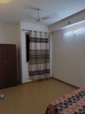 Room in 2 BHK Apartment at Jaypee Greens Kosmos, Sector 134 – for Rent