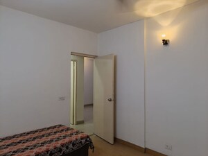 Room in 2 BHK Apartment at Jaypee Greens Kosmos, Sector 134 – for Rent