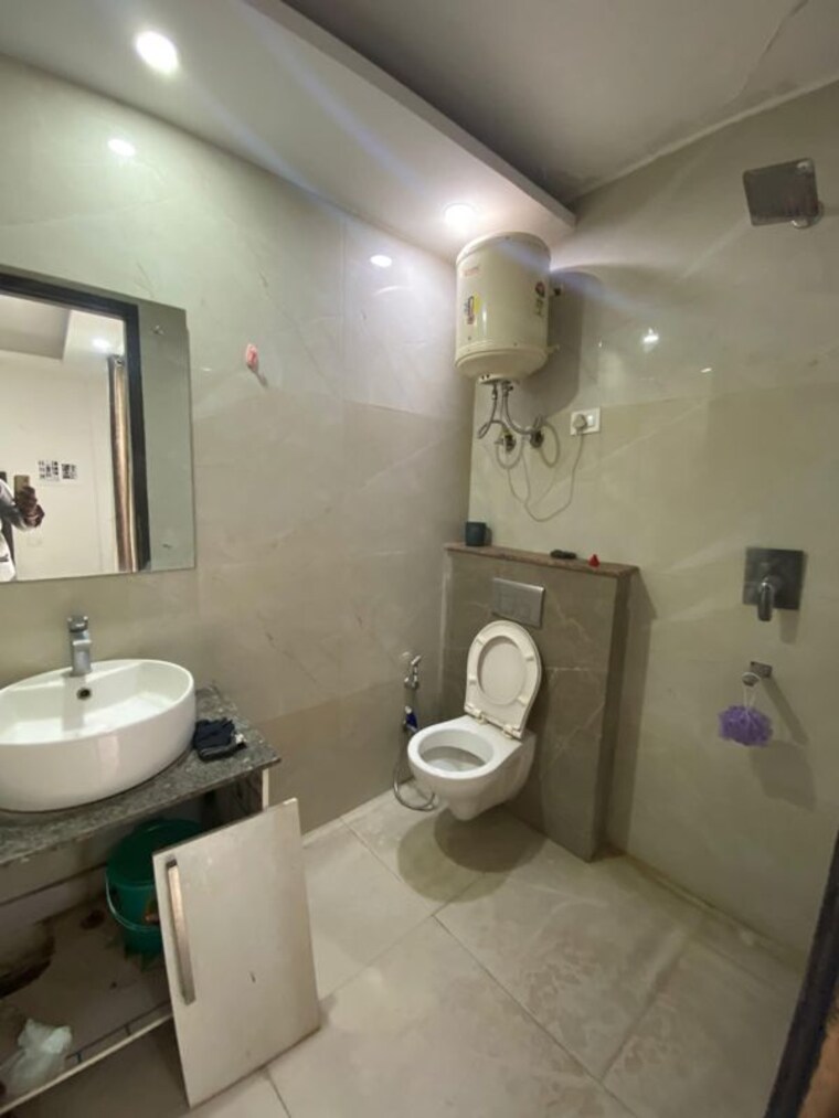 Bathroom, sainik farm 1 Bedroom 450 Sq.Ft. Builder Floor In Sainik Farm Delhi 10498021