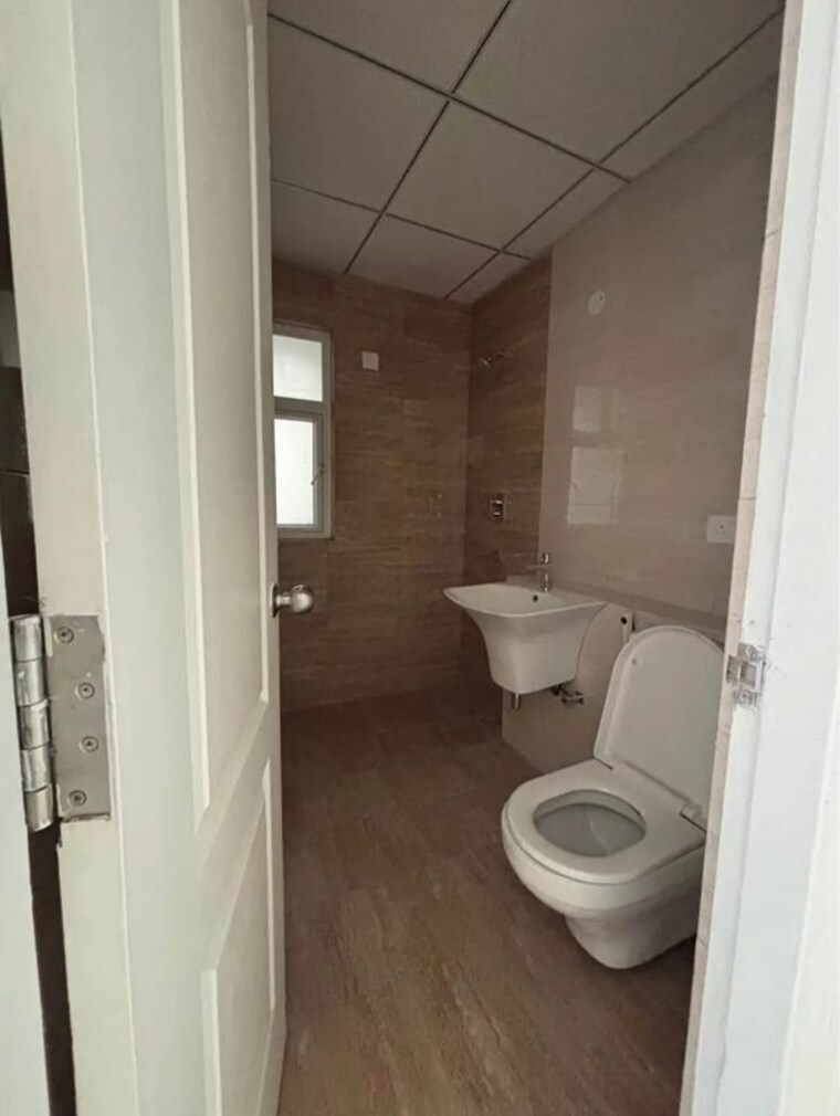 Bathroom, shree-vardhman-victoria 3.5 Bedroom 1980 Sq.Ft. Apartment In Sector 70 Gurgaon 10498032