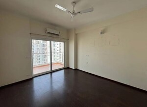 Room in 3.5 BHK Apartment at Shree Vardhman Victoria, Sector 70 – for Rent