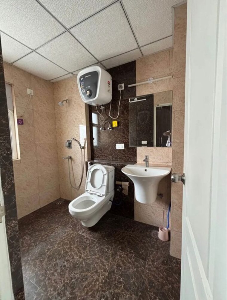 Bathroom, shree-vardhman-victoria 3.5 Bedroom 1980 Sq.Ft. Apartment In Sector 70 Gurgaon 10498032