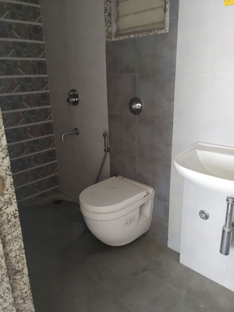 Bathroom, mont-vert-belbrook 3 Bedroom 1500 Sq.Ft. Apartment In Bhugaon Pune 10498078