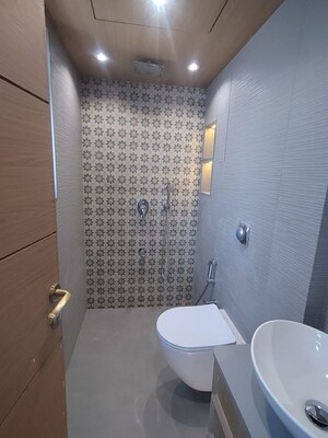 Bathroom in 1 BHK Apartment at Marine Lines – for Rent